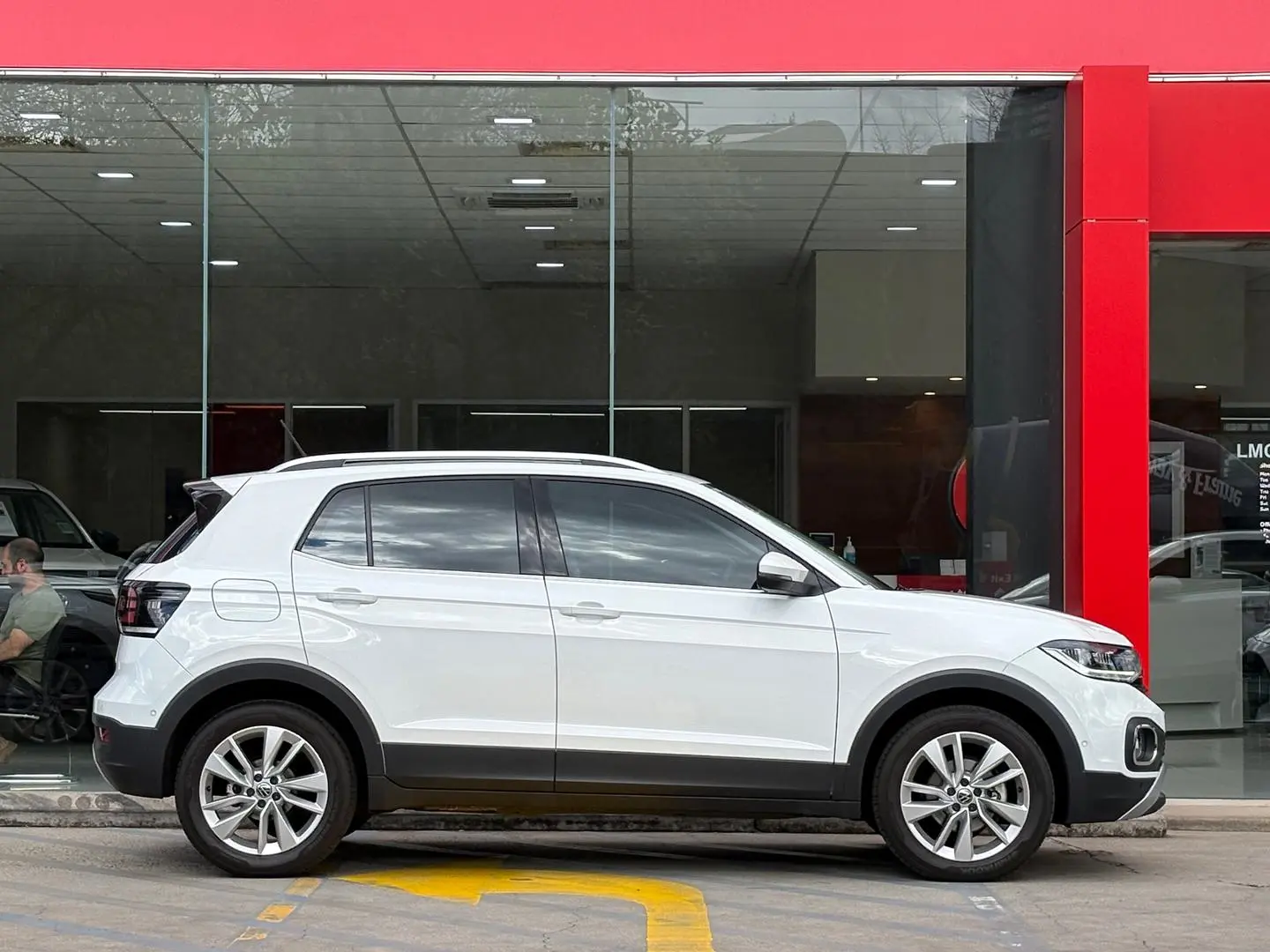 2021 Volkswagen T-Cross Gallery Image 2