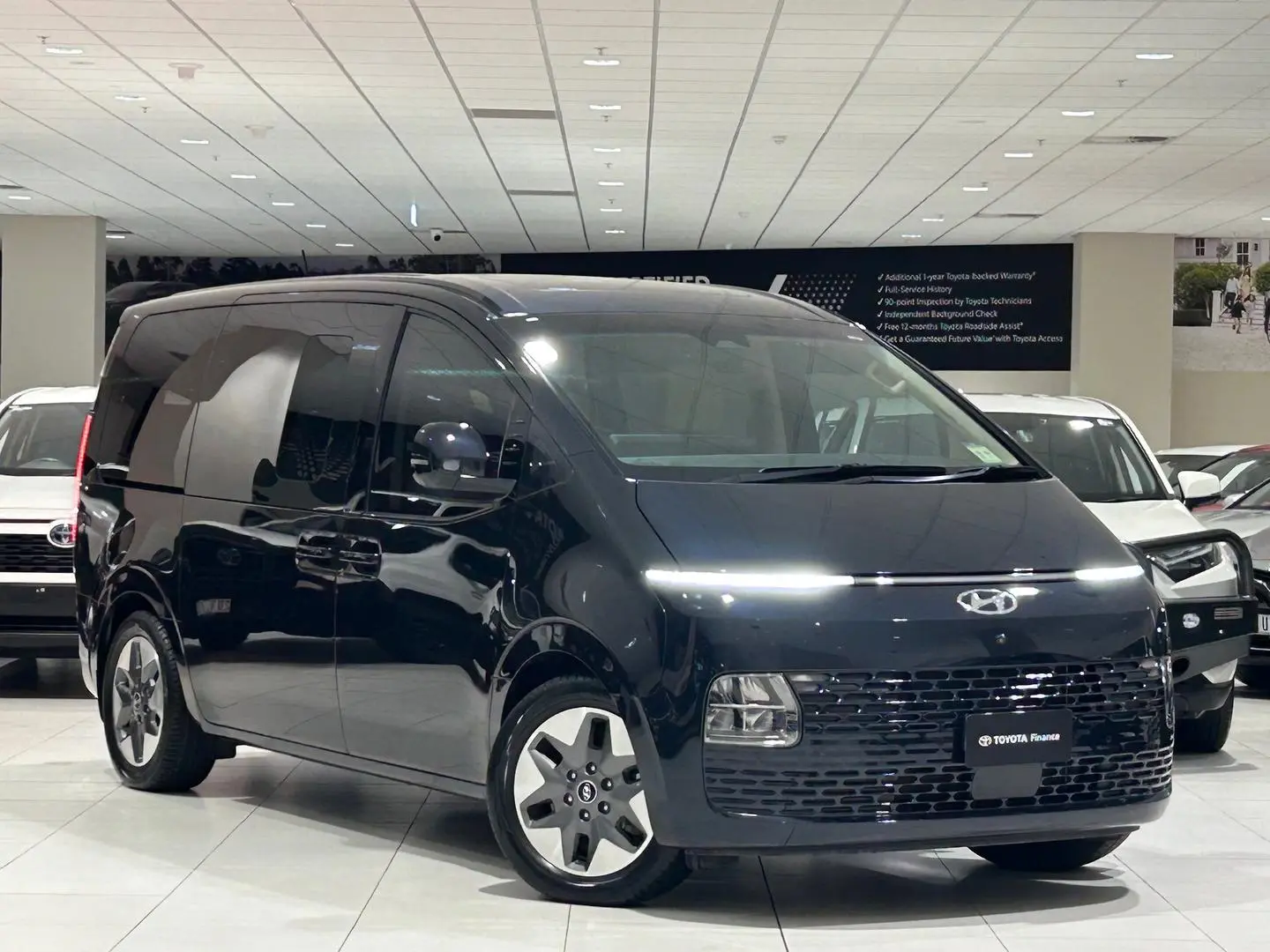 2021 Hyundai STARIA Gallery Image 1