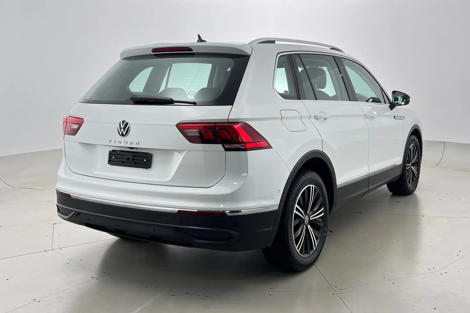 2023 Volkswagen Tiguan Gallery Image 4
