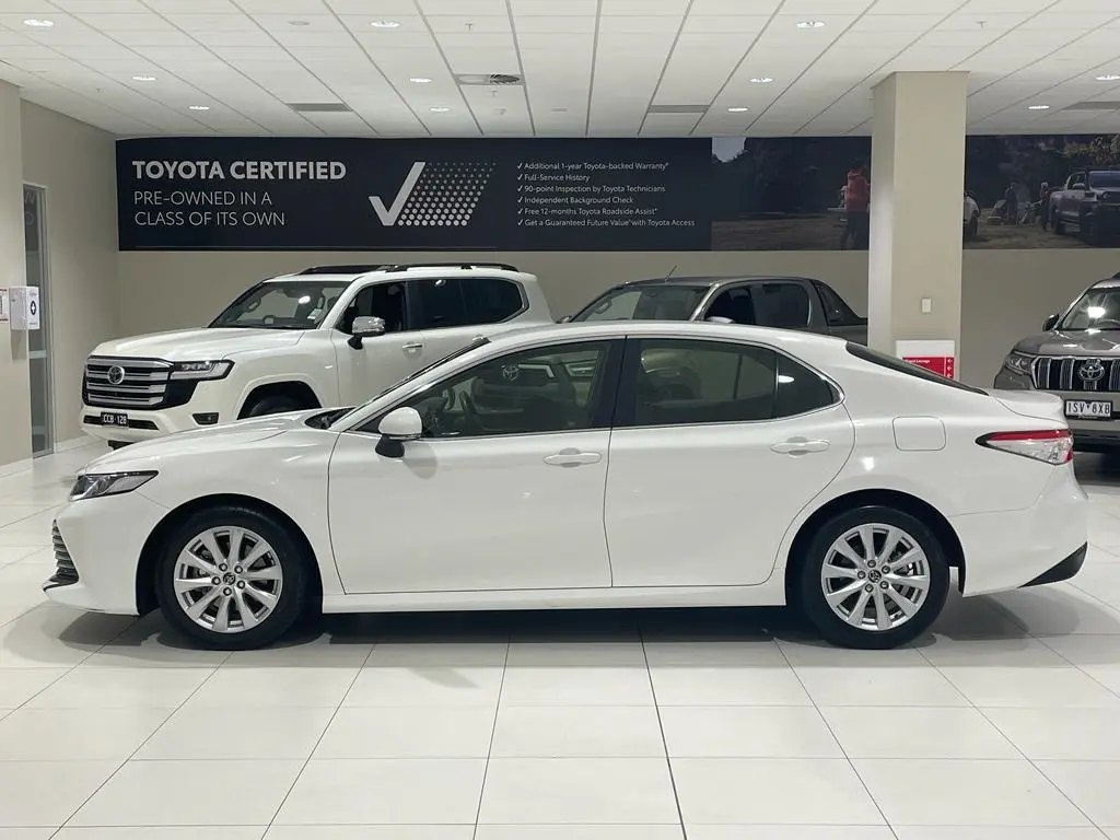 2018 Toyota Camry Gallery Image 6