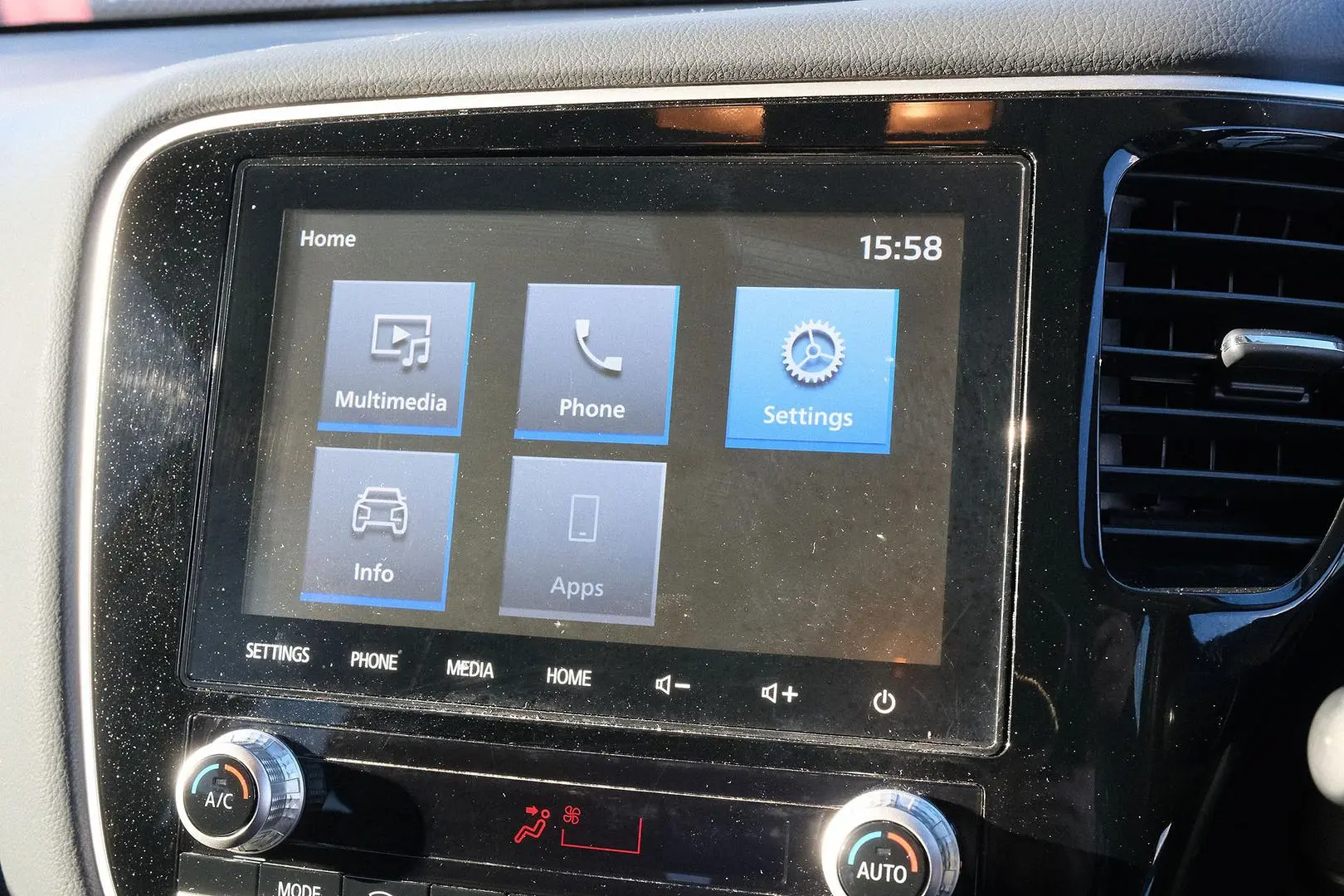 2021 Mitsubishi Outlander Gallery Image 9