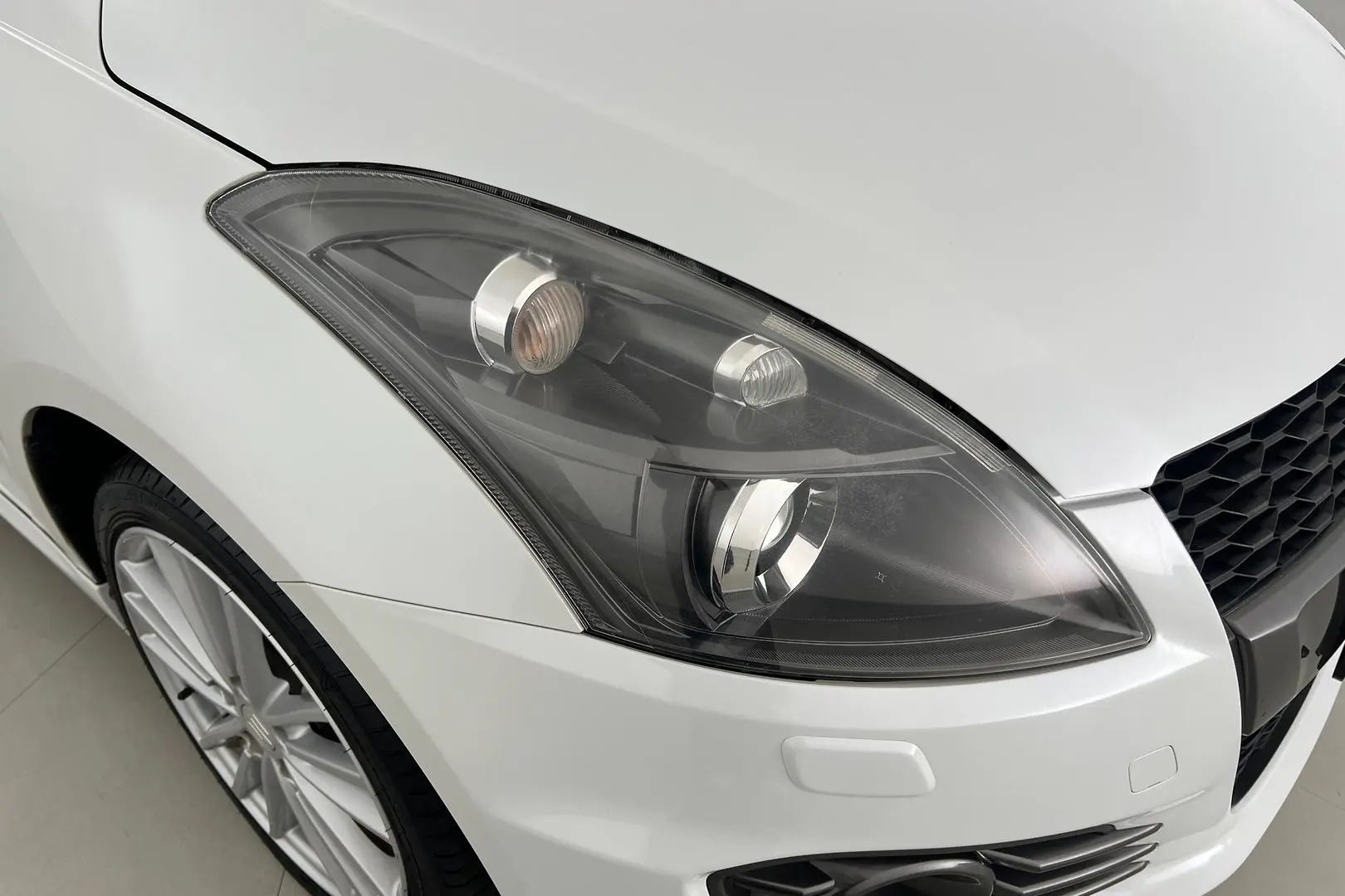 2016 Suzuki Swift Gallery Image 15