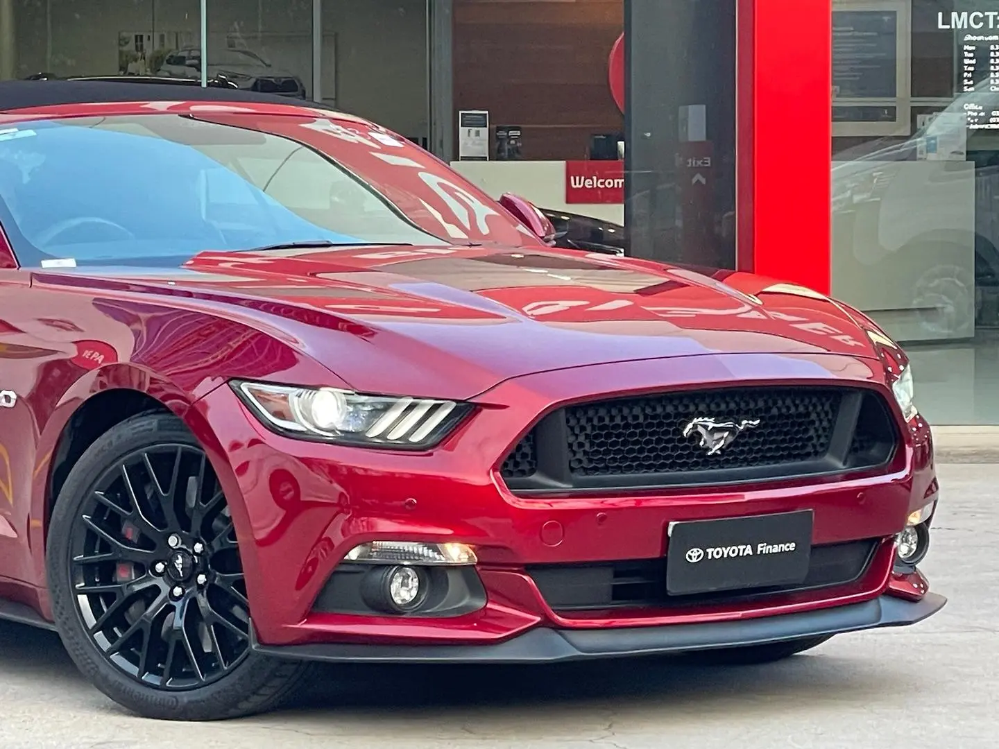 2017 Ford Mustang Gallery Image 4