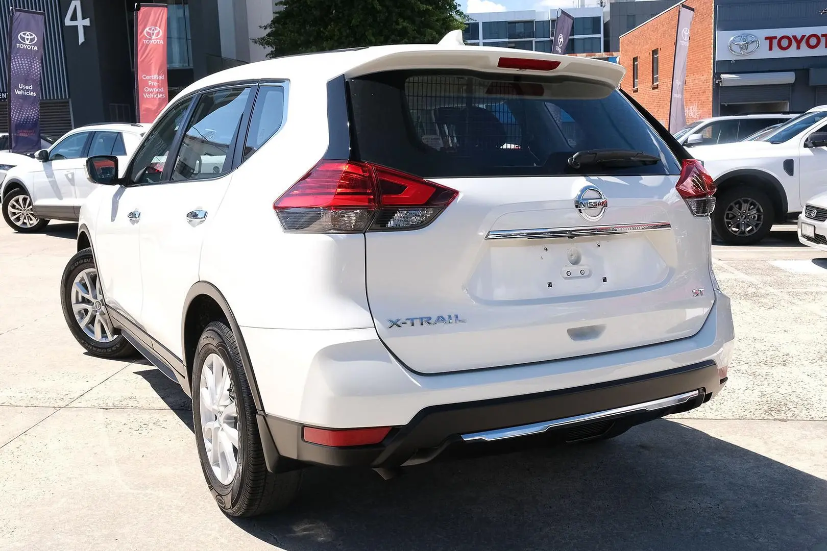 2019 Nissan X-Trail Gallery Image 2