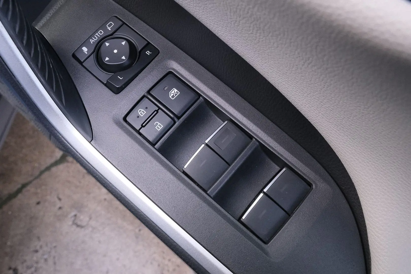 2024 Toyota RAV4 Gallery Image 13