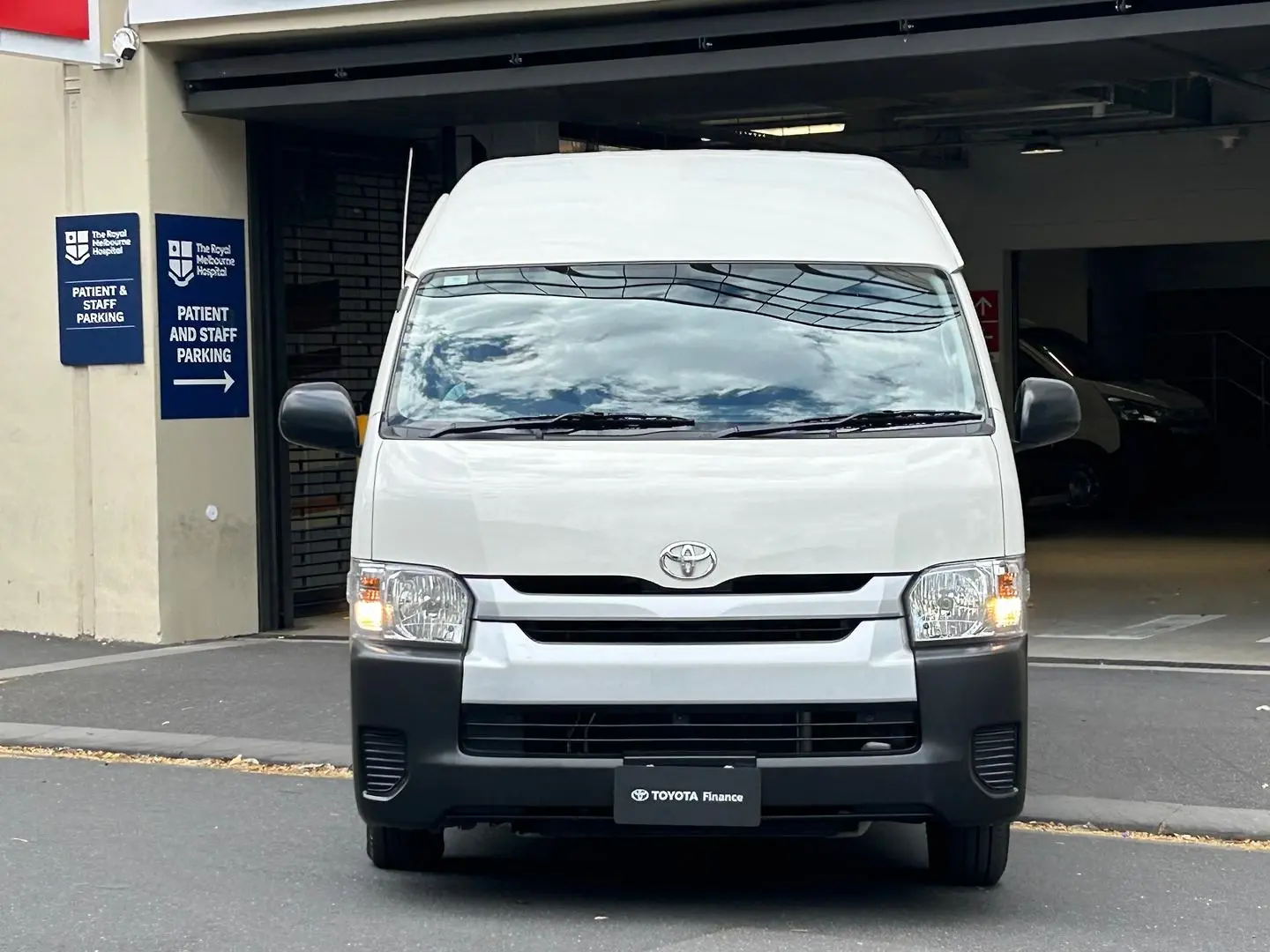 2018 Toyota Hiace Gallery Image 5