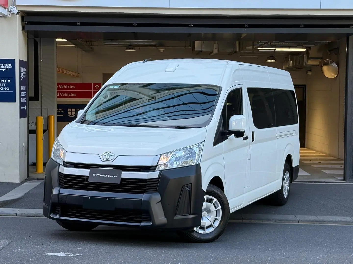 2021 Toyota Hiace Gallery Image 5