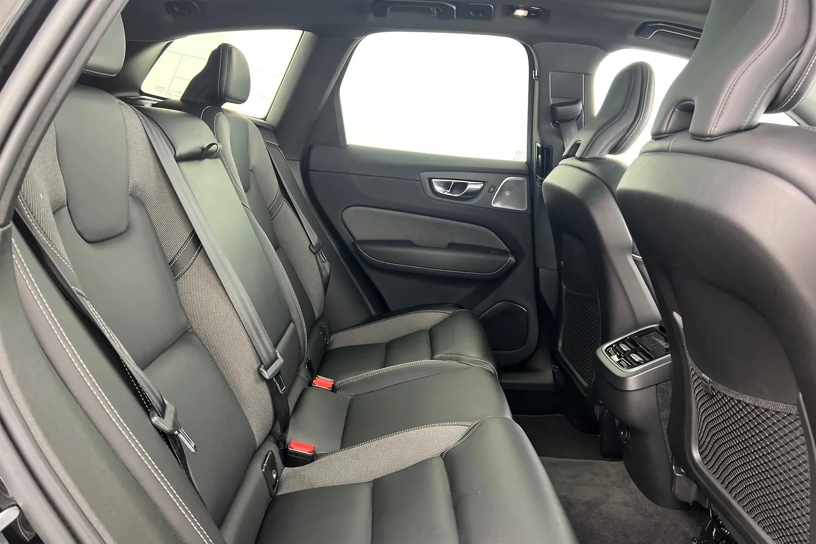 2021 Volvo XC60 Gallery Image 12
