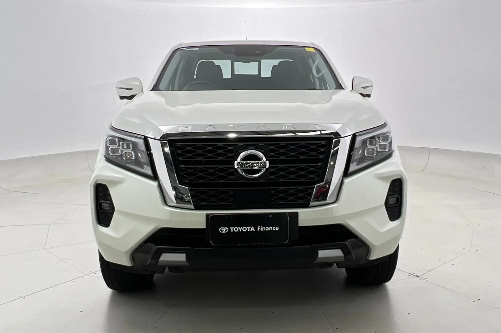 2021 Nissan Navara Gallery Image 9