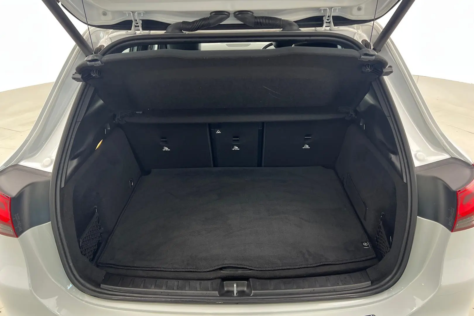 2021 Mercedes-Benz GLA-Class Gallery Image 9