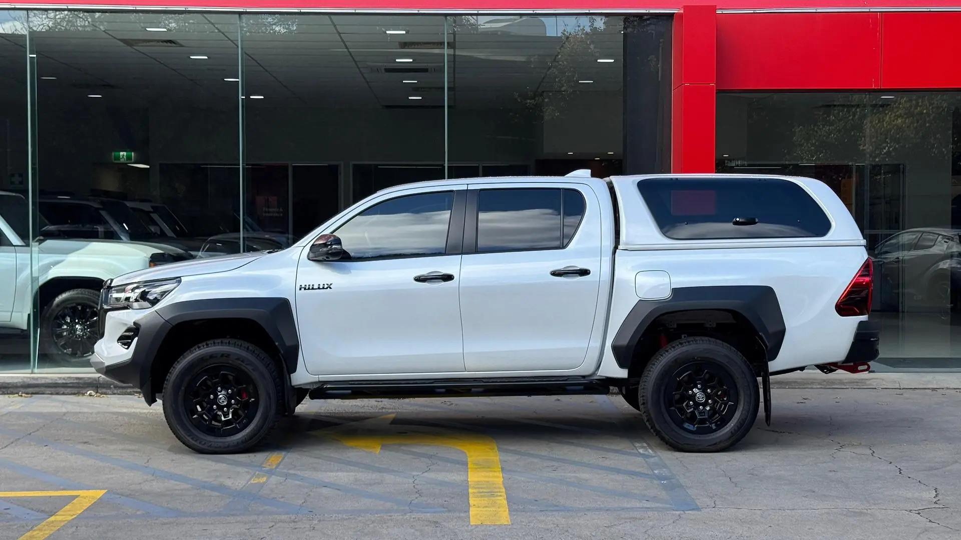 2024 Toyota Hilux Gallery Image 9