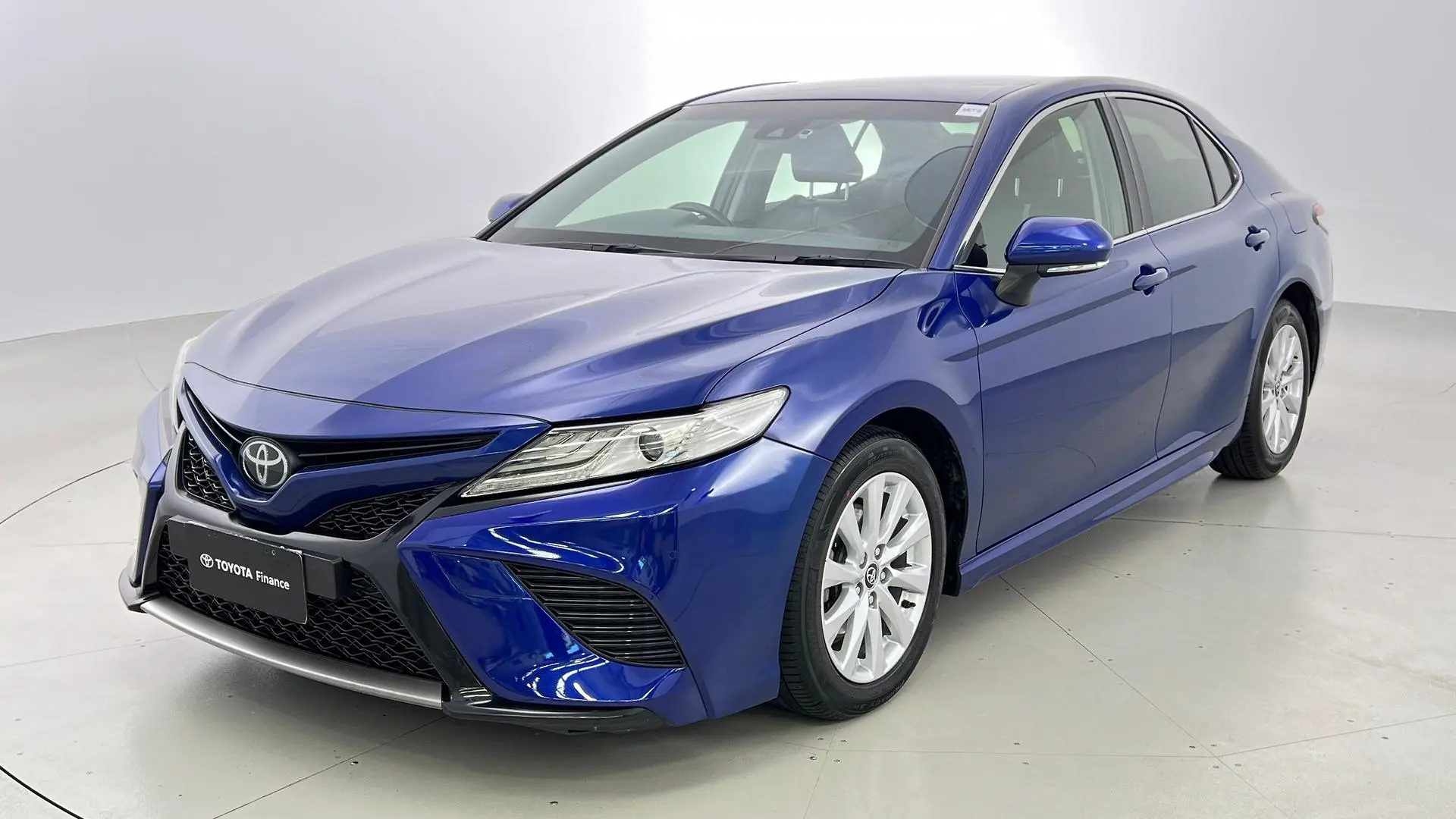 2019 Toyota Camry Gallery Image 4