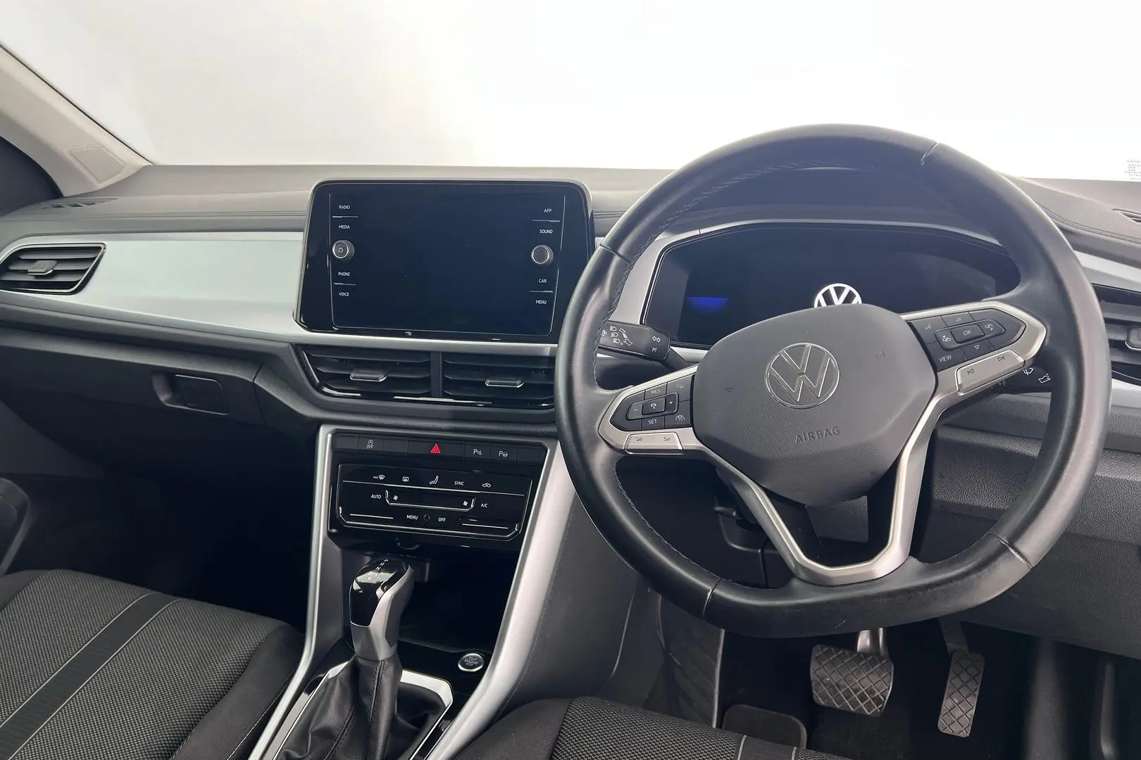 2023 Volkswagen T-Roc Gallery Image 12