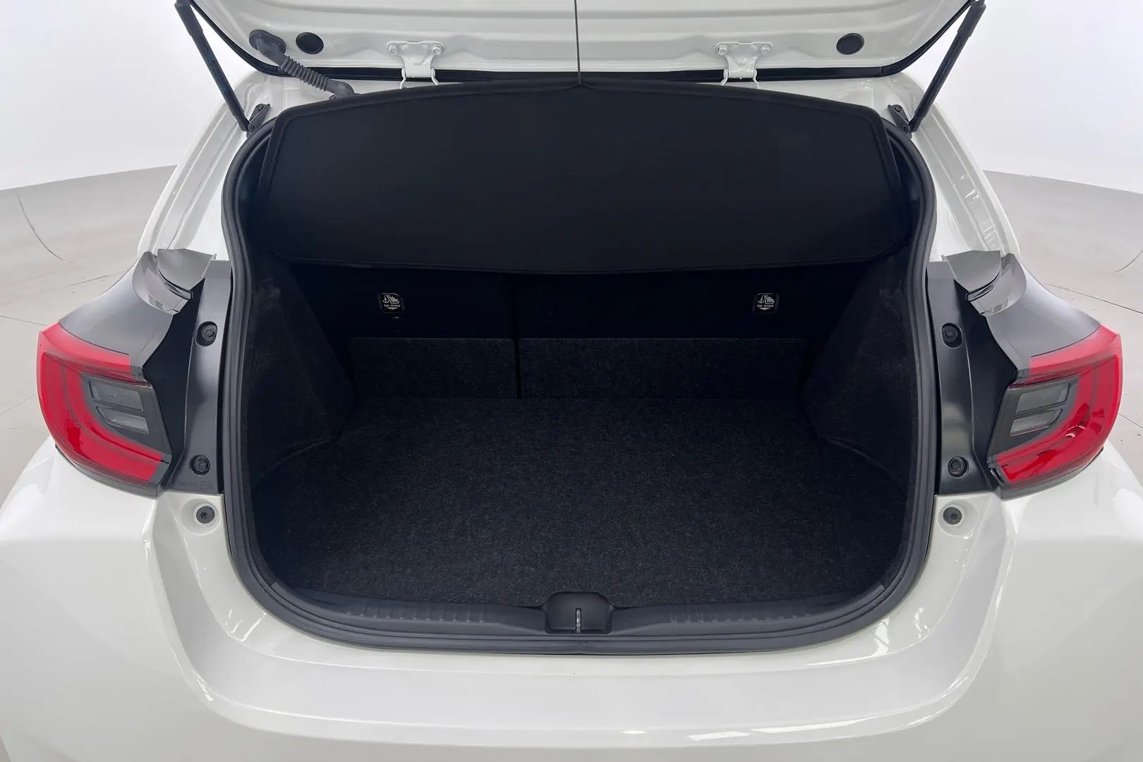 2021 Toyota Yaris Gallery Image 11