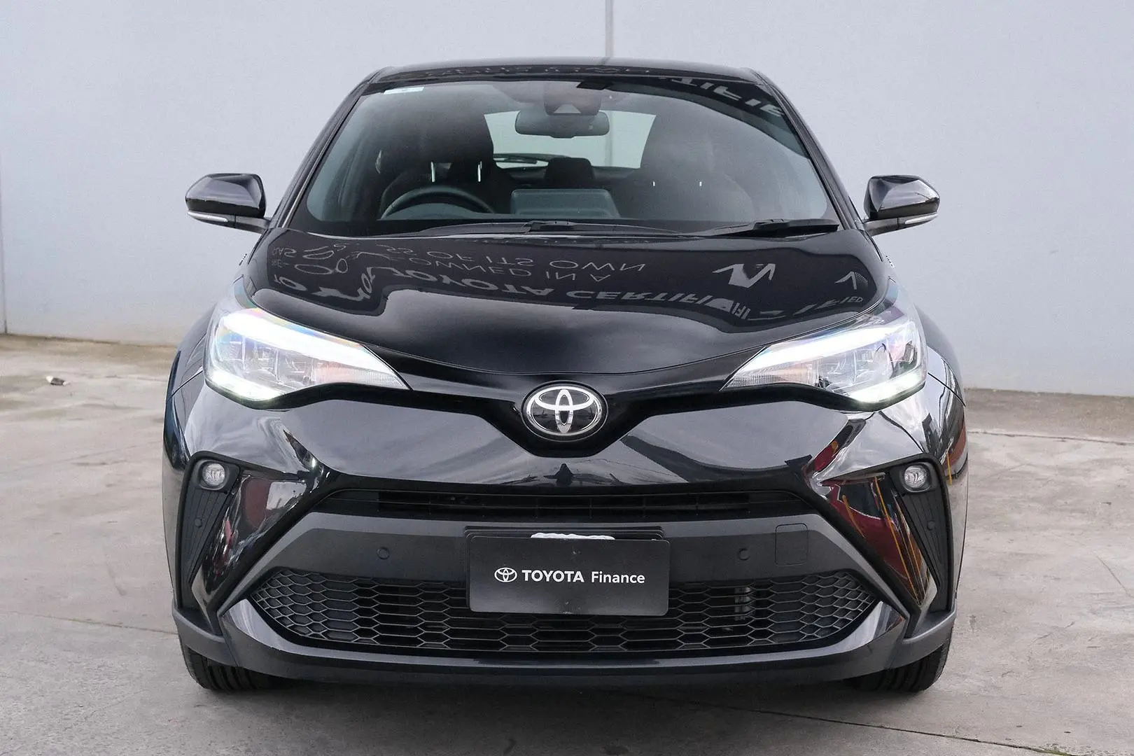 2023 Toyota C-HR Gallery Image 3