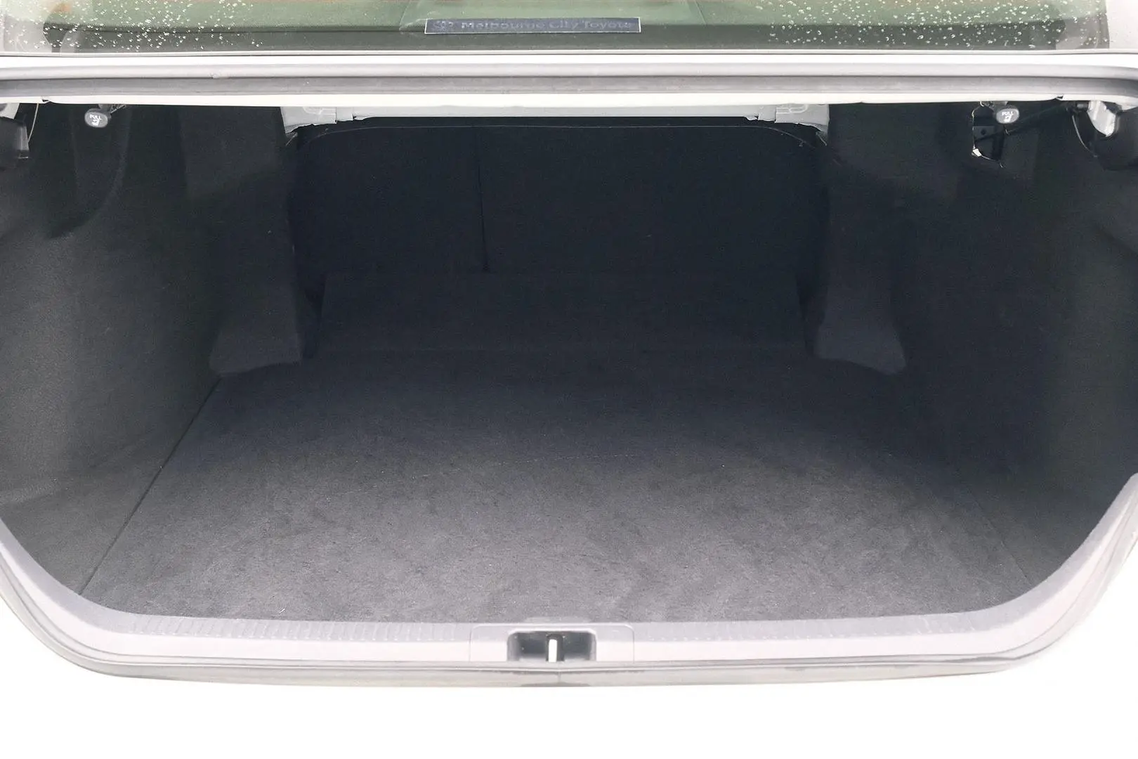 2019 Toyota Camry Gallery Image 9