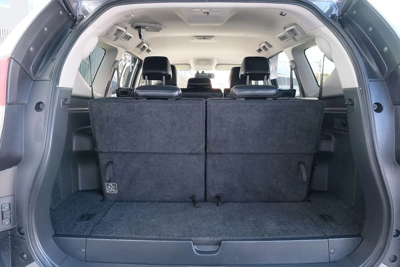 2017 Mitsubishi Pajero Sport Gallery Image 10