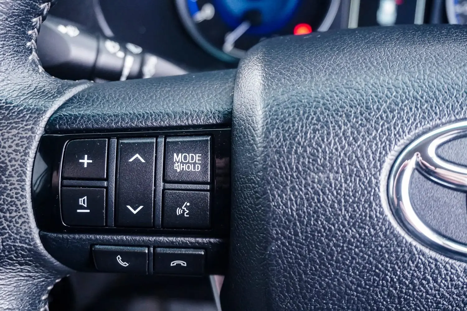 2018 Toyota Hilux Gallery Image 8
