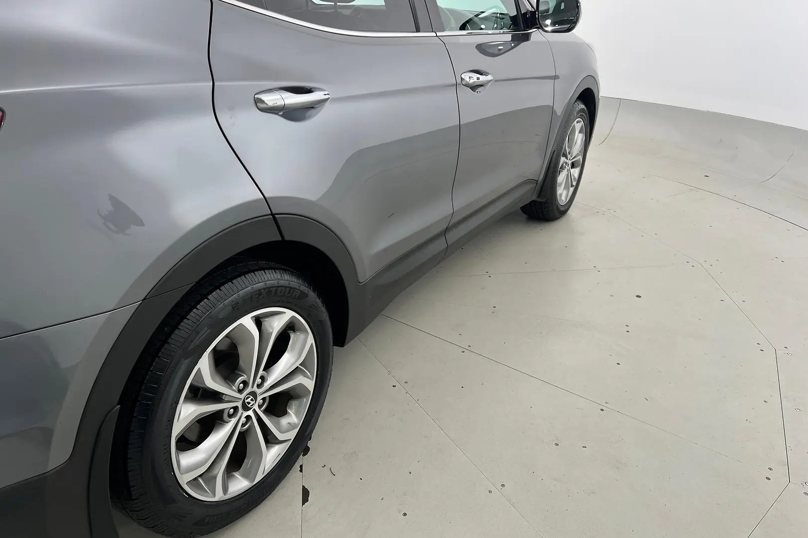 2013 Hyundai Santa Fe Gallery Image 11