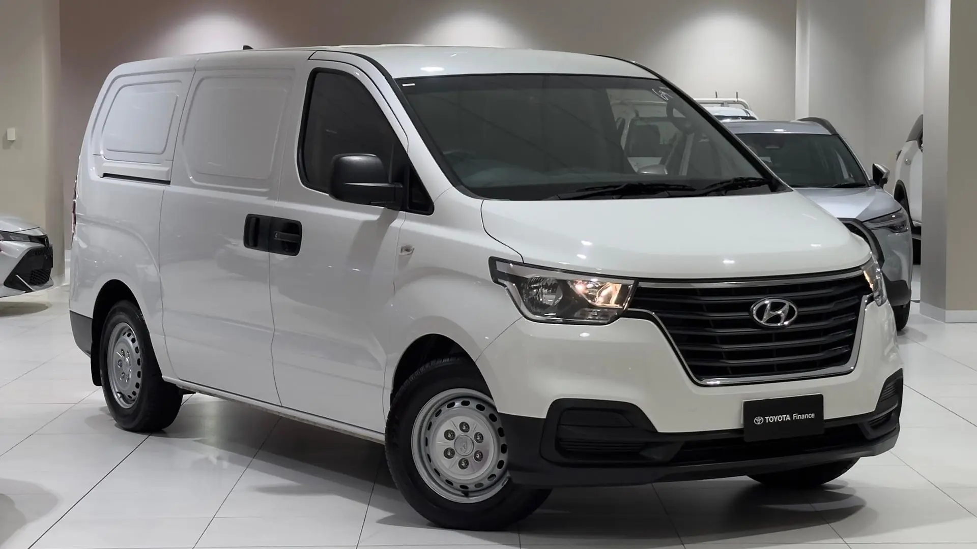 2021 Hyundai iLoad Gallery Image 1