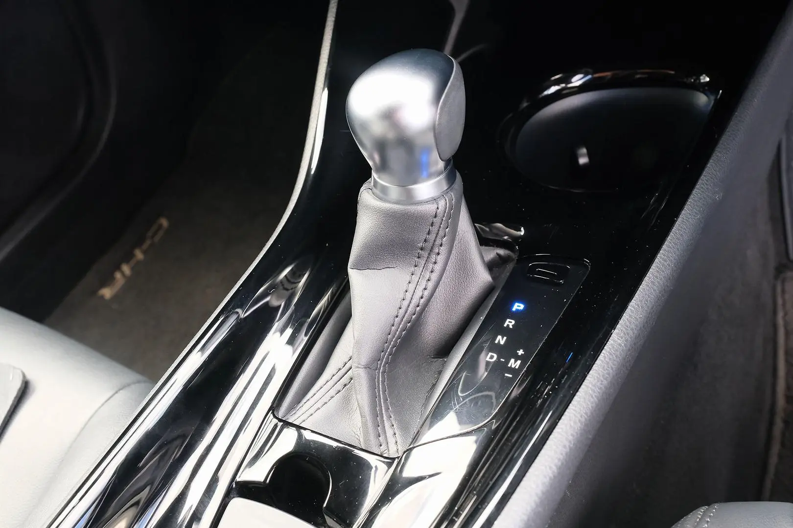 2022 Toyota C-HR Gallery Image 18