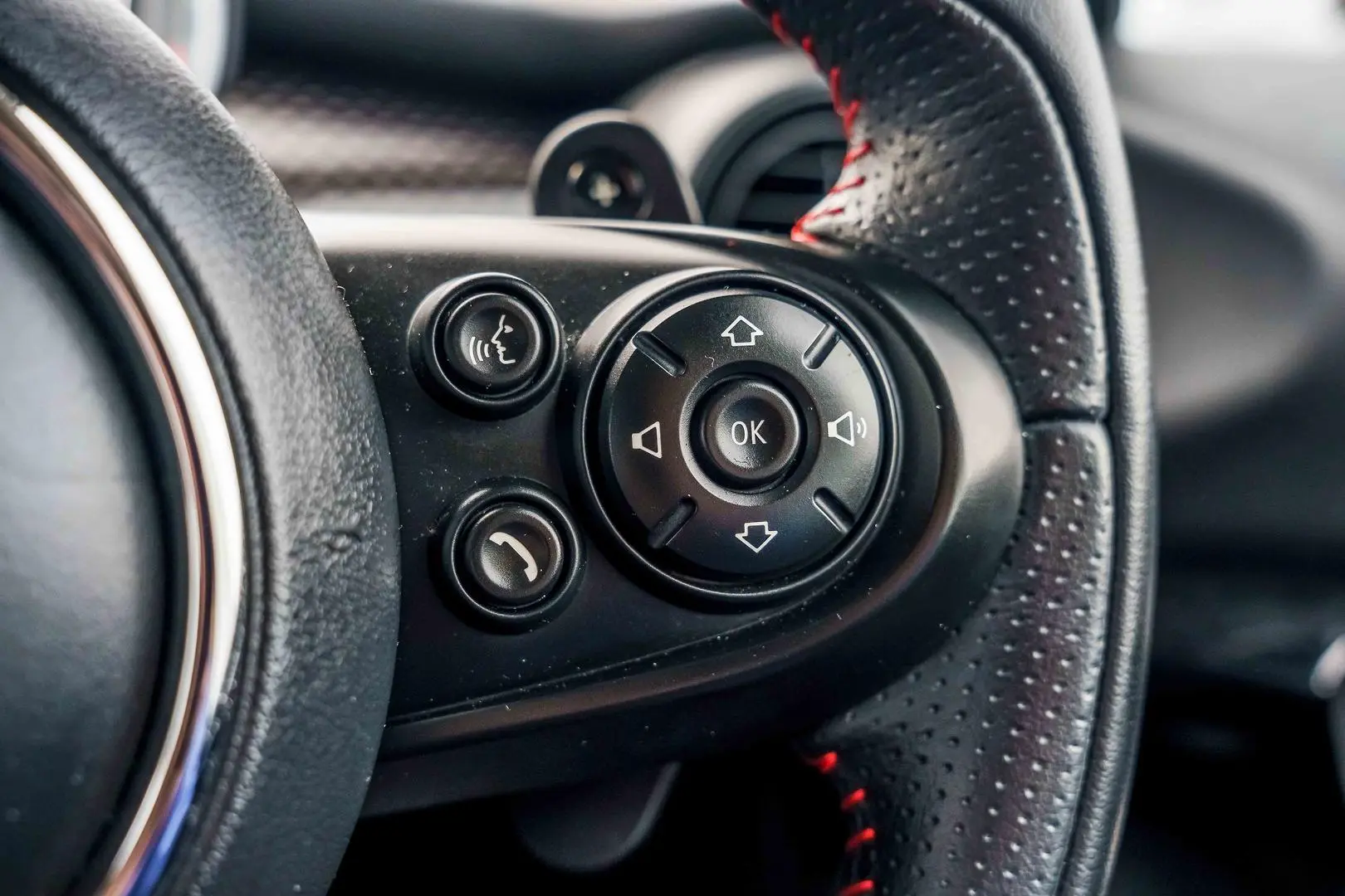 2019 MINI Hatch Gallery Image 13