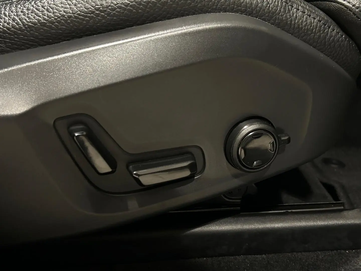 2020 Volvo XC60 Gallery Image 23