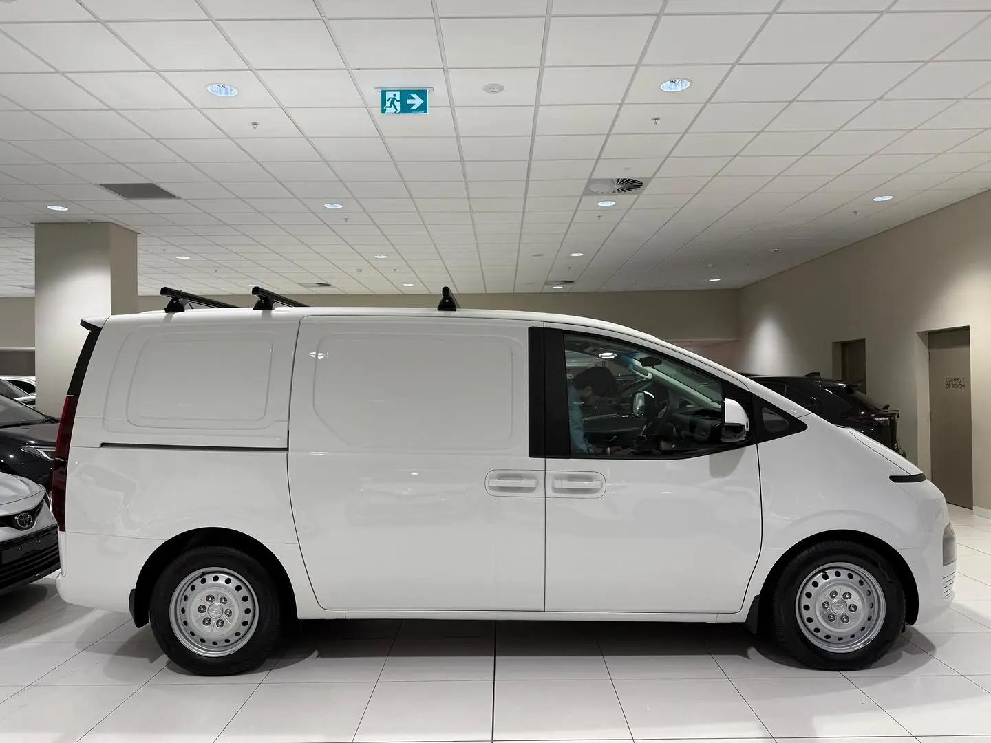 2022 Hyundai STARIA LOAD Gallery Image 2