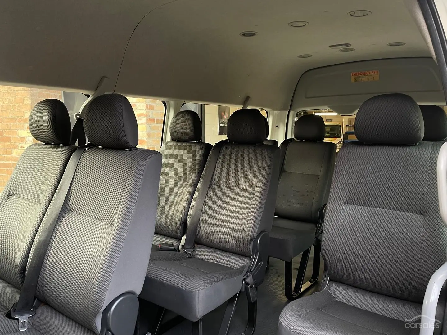 2015 Toyota Hiace Image 10