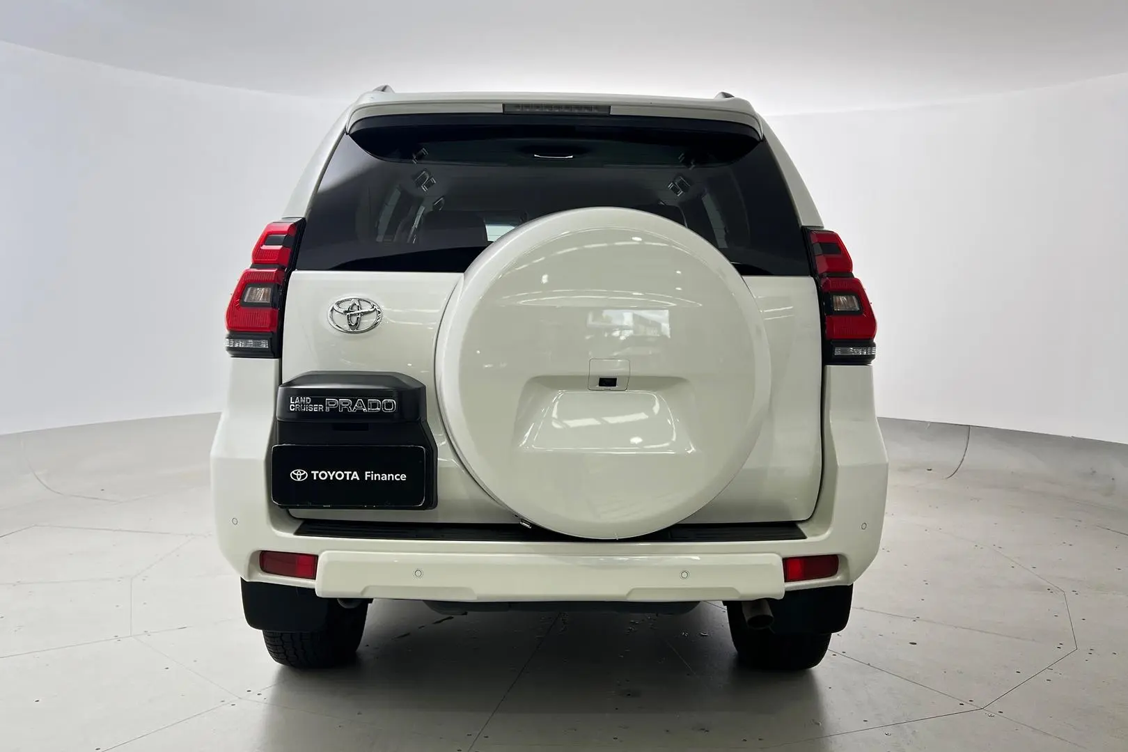 2022 Toyota Landcruiser Prado Gallery Image 3