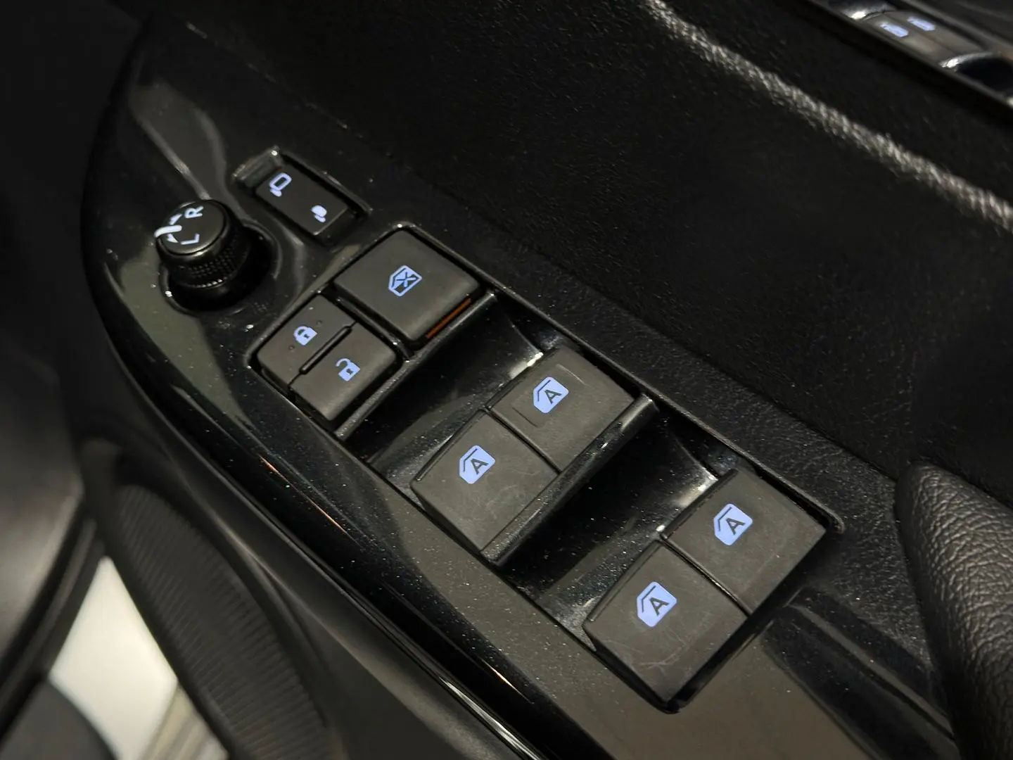 2024 Toyota Hilux Gallery Image 17