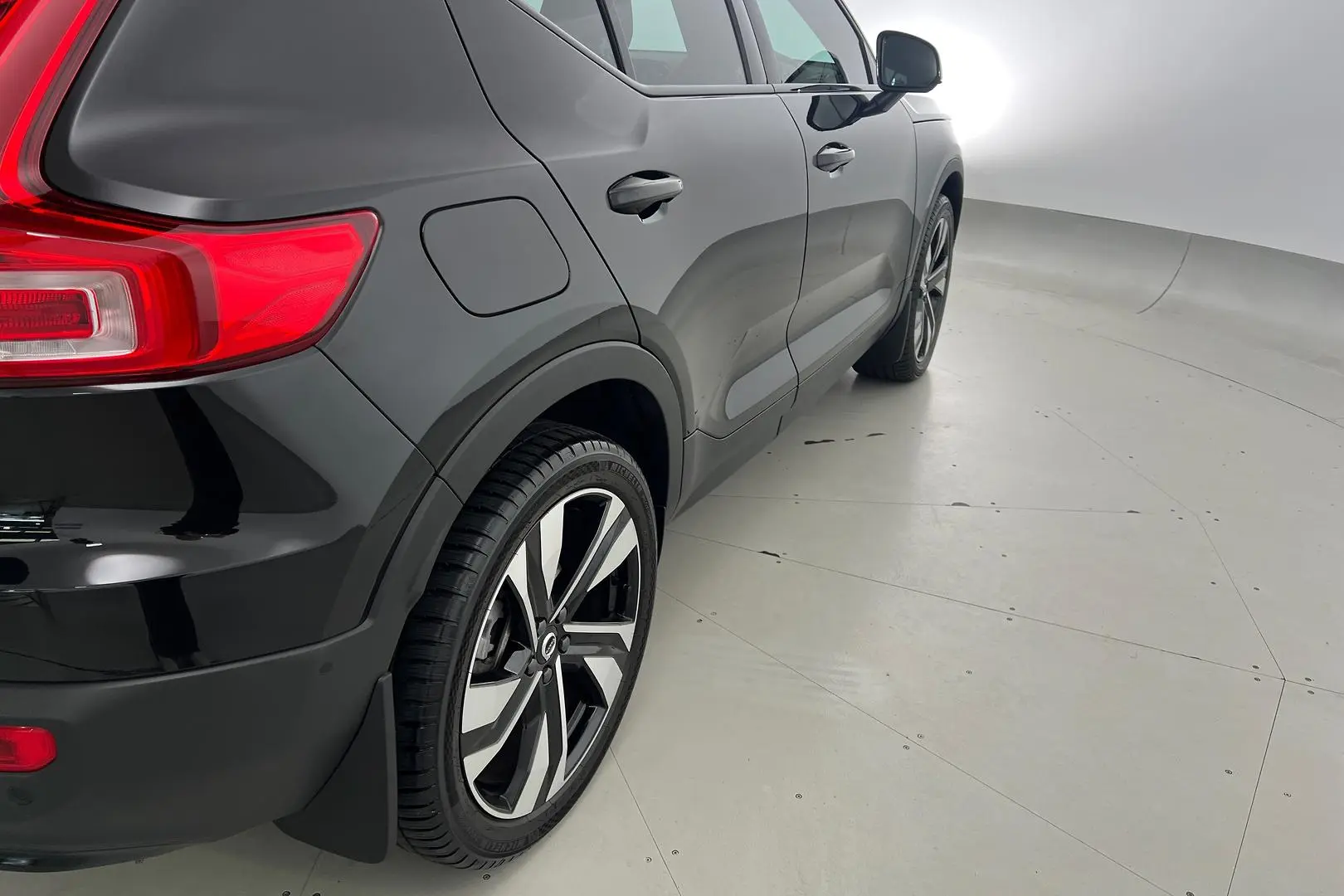 2023 Volvo XC40 Gallery Image 5