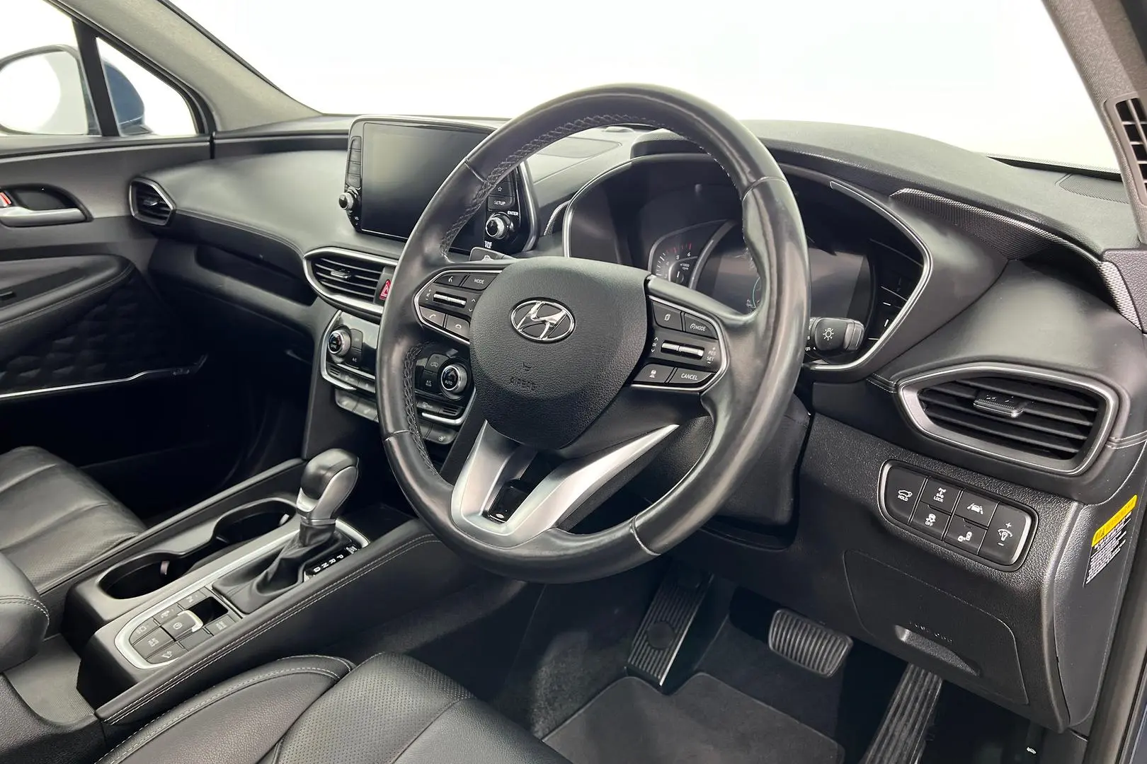 2018 Hyundai Santa Fe Image 3