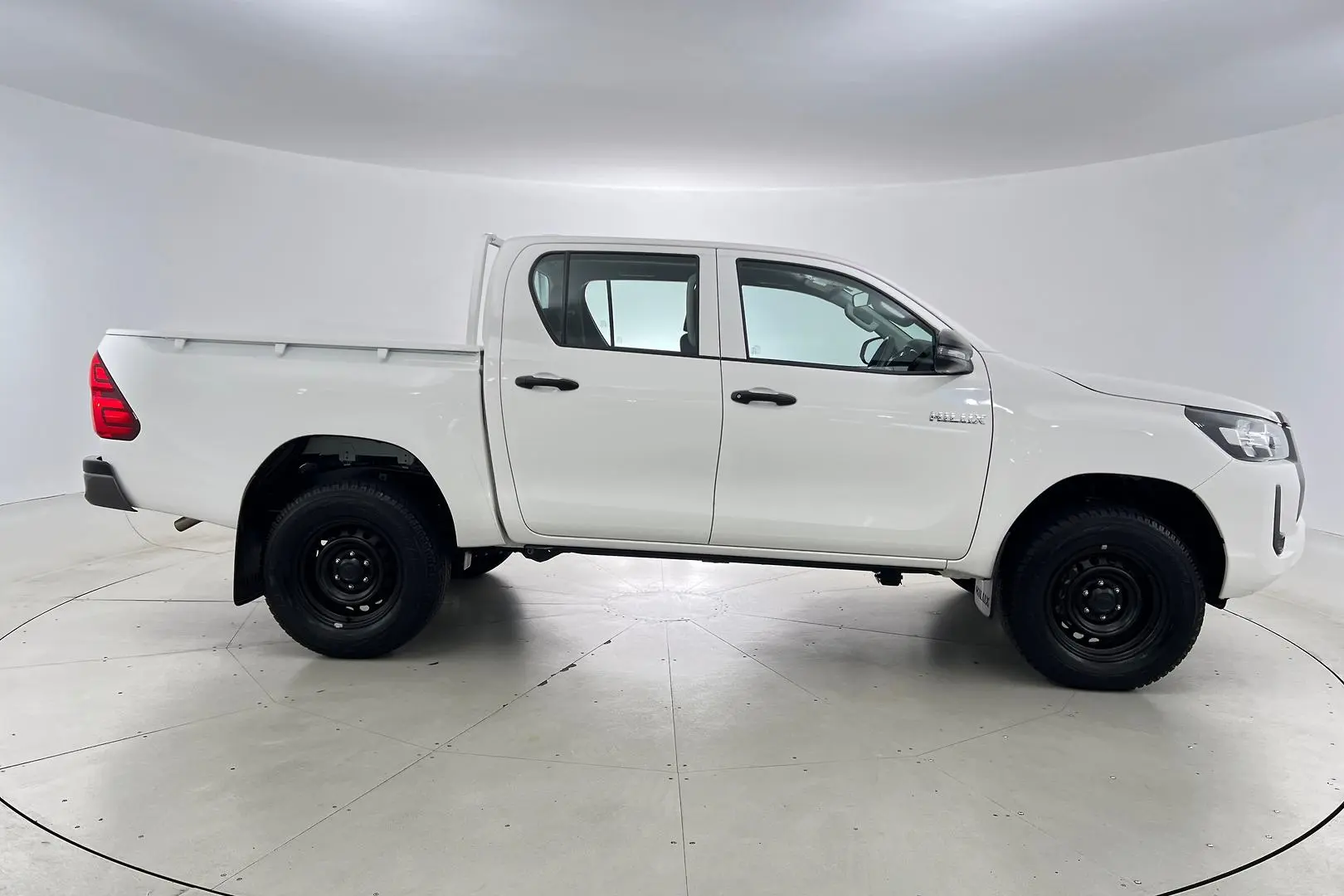 2023 Toyota Hilux Gallery Image 2