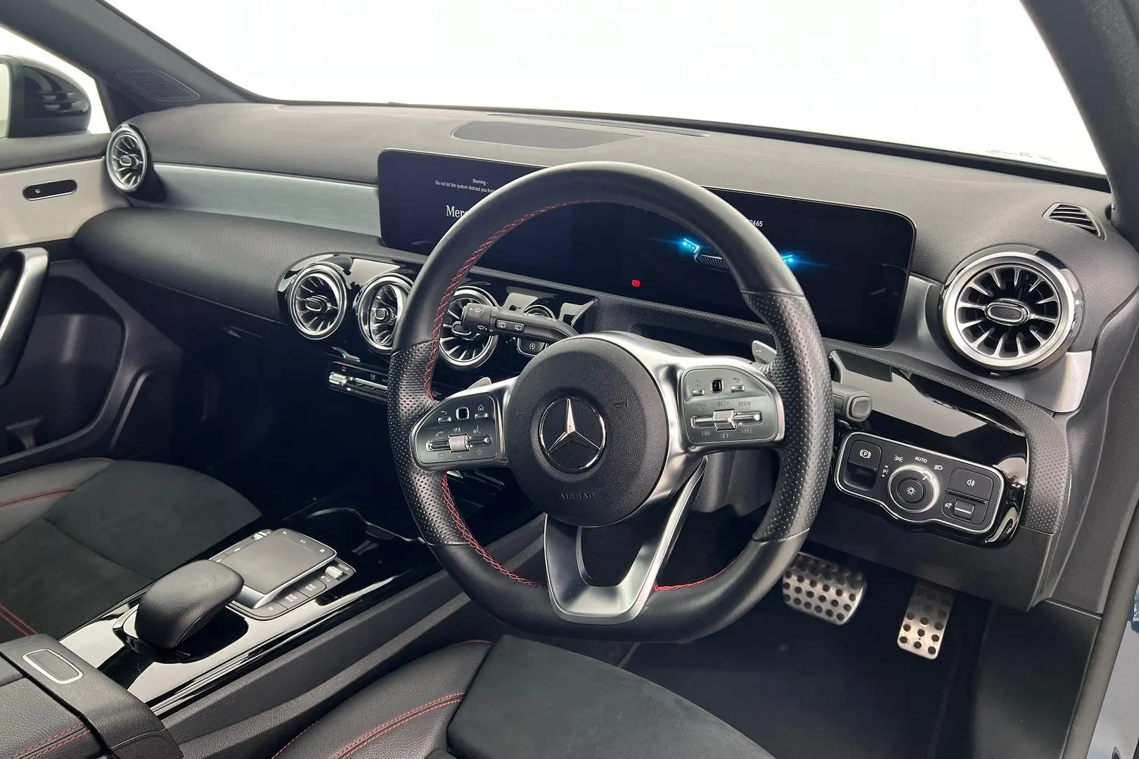 2022 Mercedes-Benz A-Class Gallery Image 14