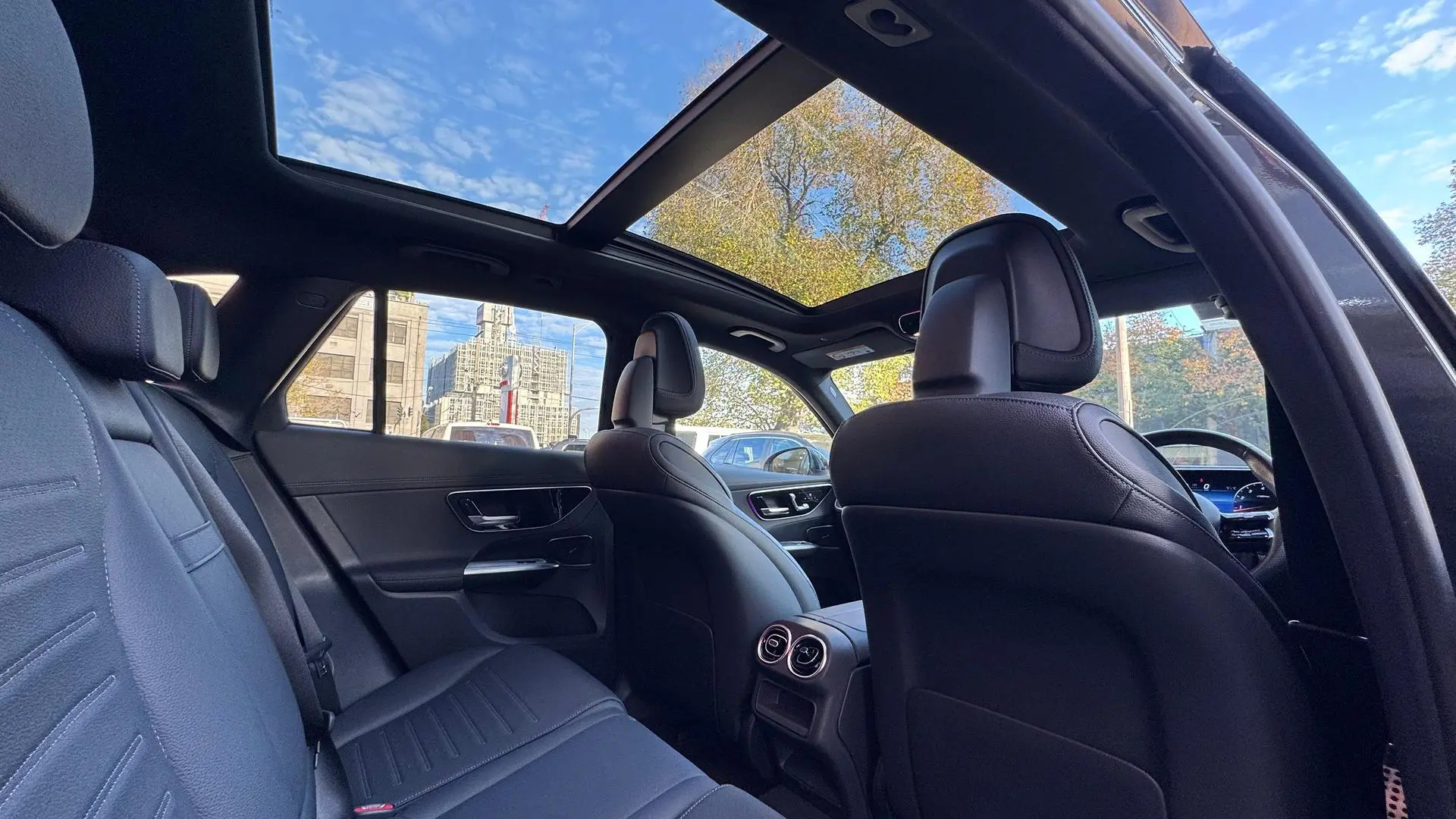 2023 Mercedes-Benz GLC-Class Gallery Image 4