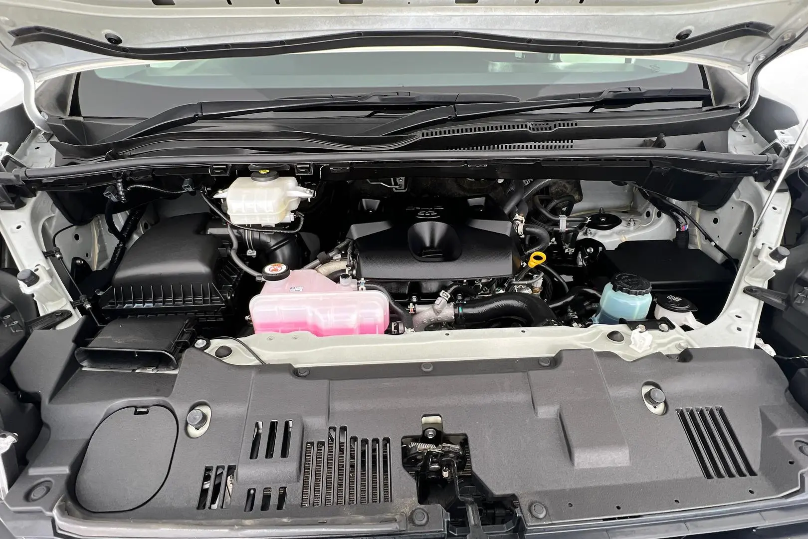 2022 Toyota Hiace Gallery Image 23