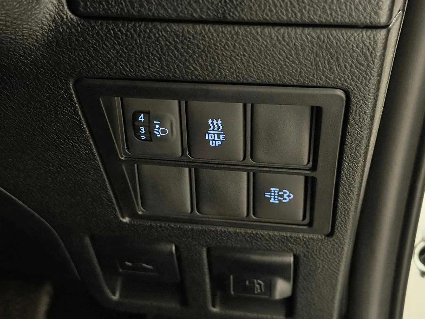 2020 Toyota Hilux Gallery Image 26