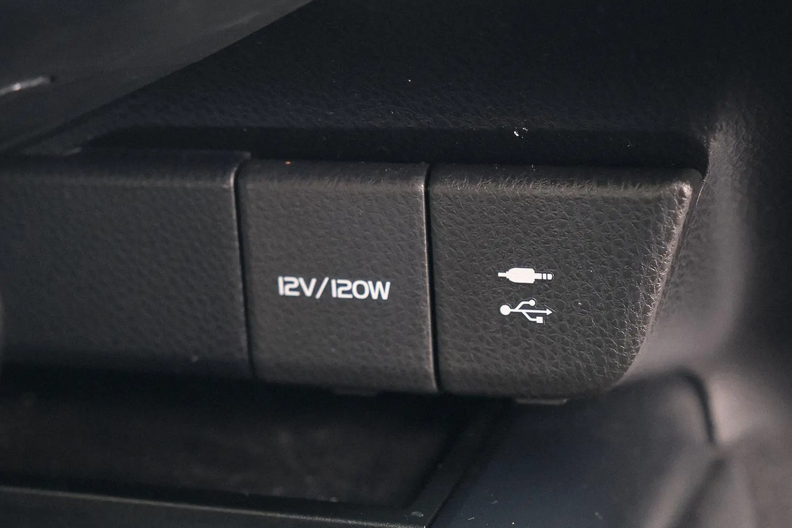 2019 Toyota Camry Gallery Image 19