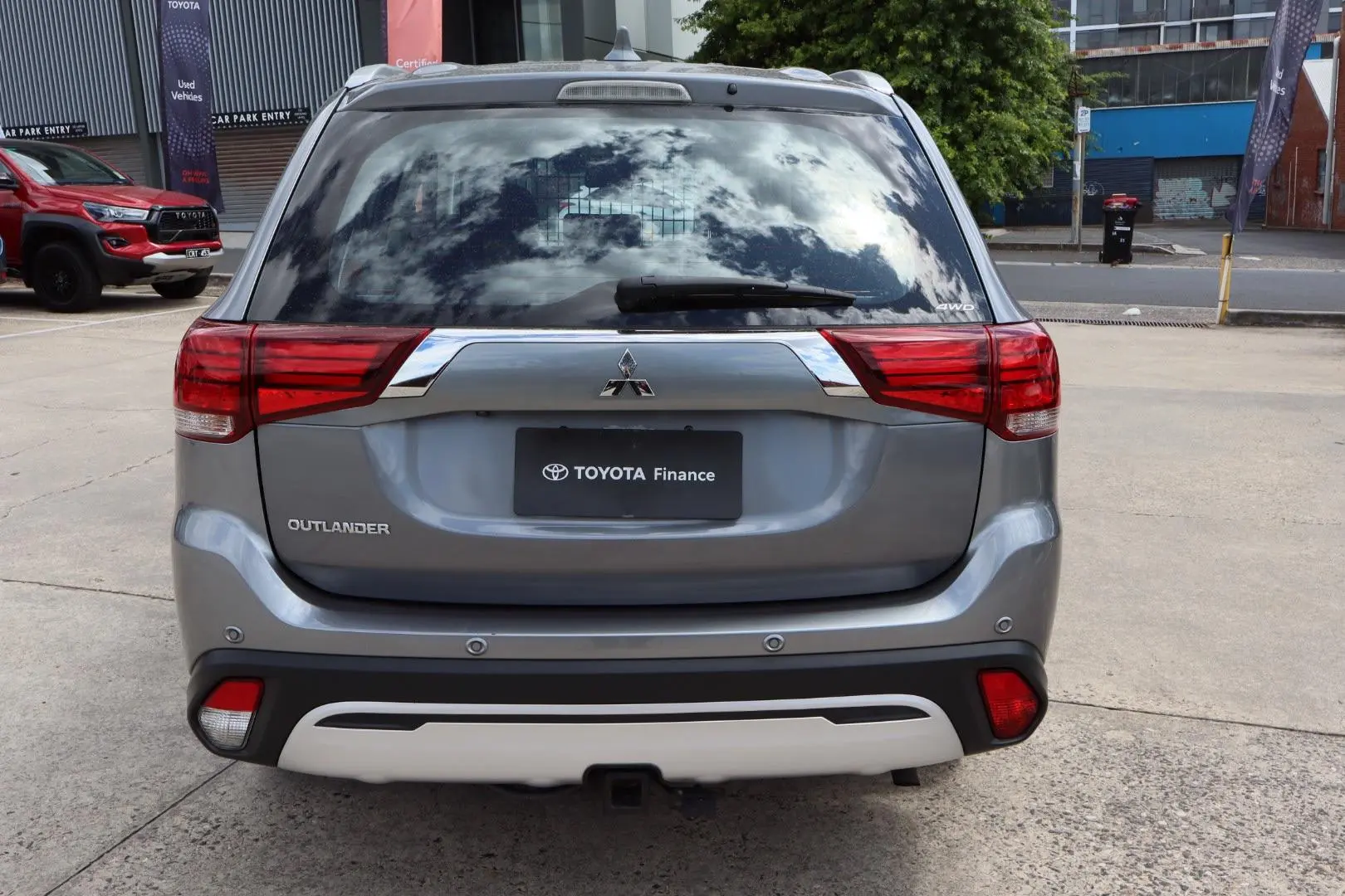 2019 Mitsubishi Outlander Gallery Image 8