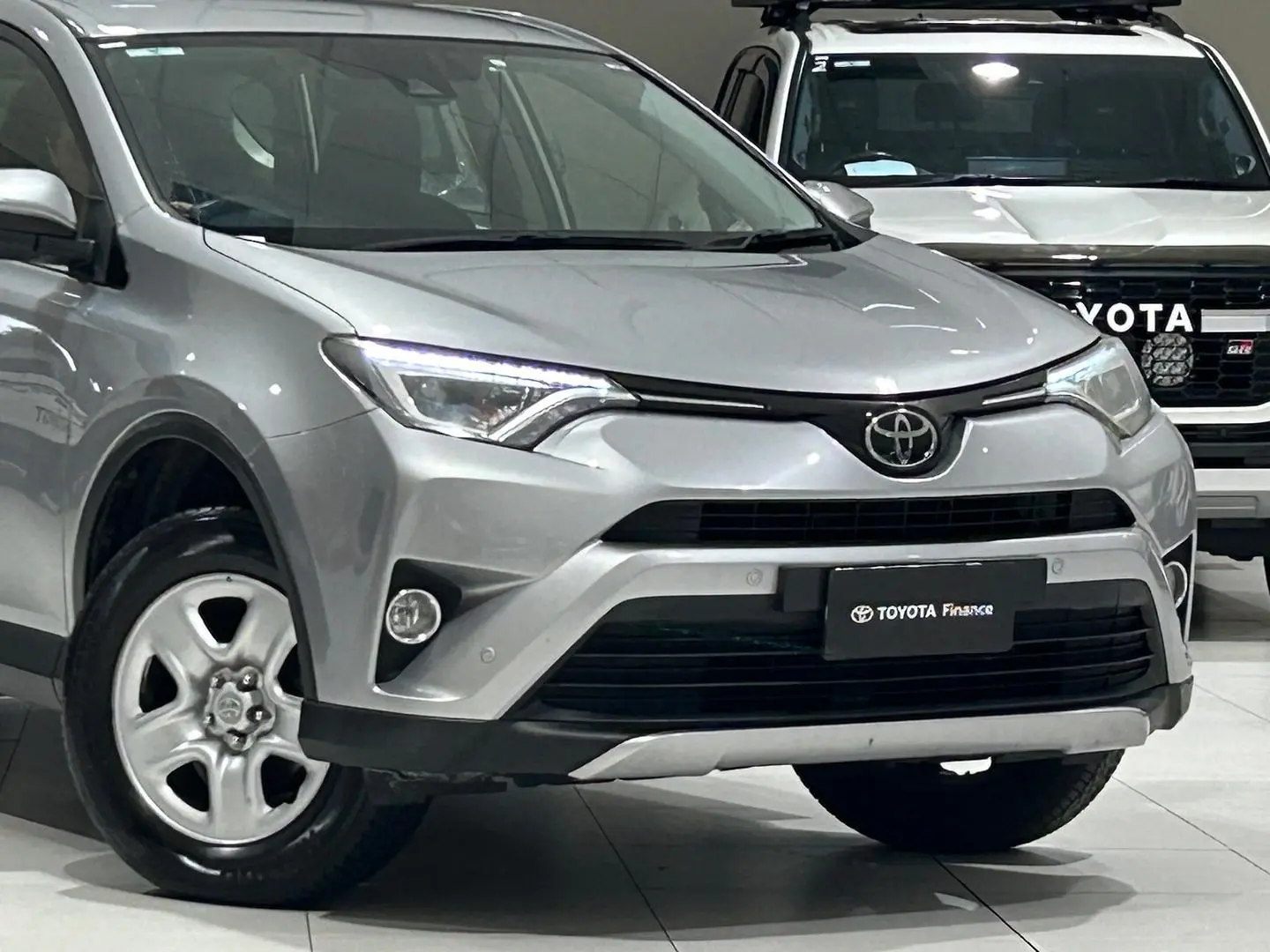 2017 Toyota RAV4 Gallery Image 3