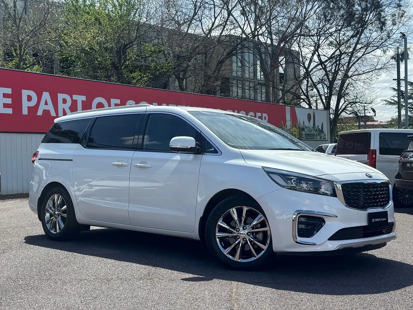 2019 Kia Carnival Gallery Image 1
