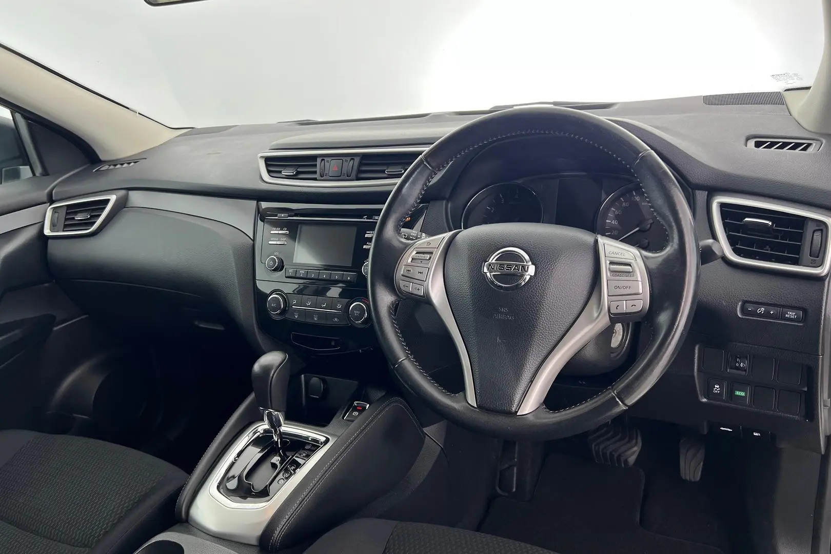 2015 Nissan QASHQAI Gallery Image 12