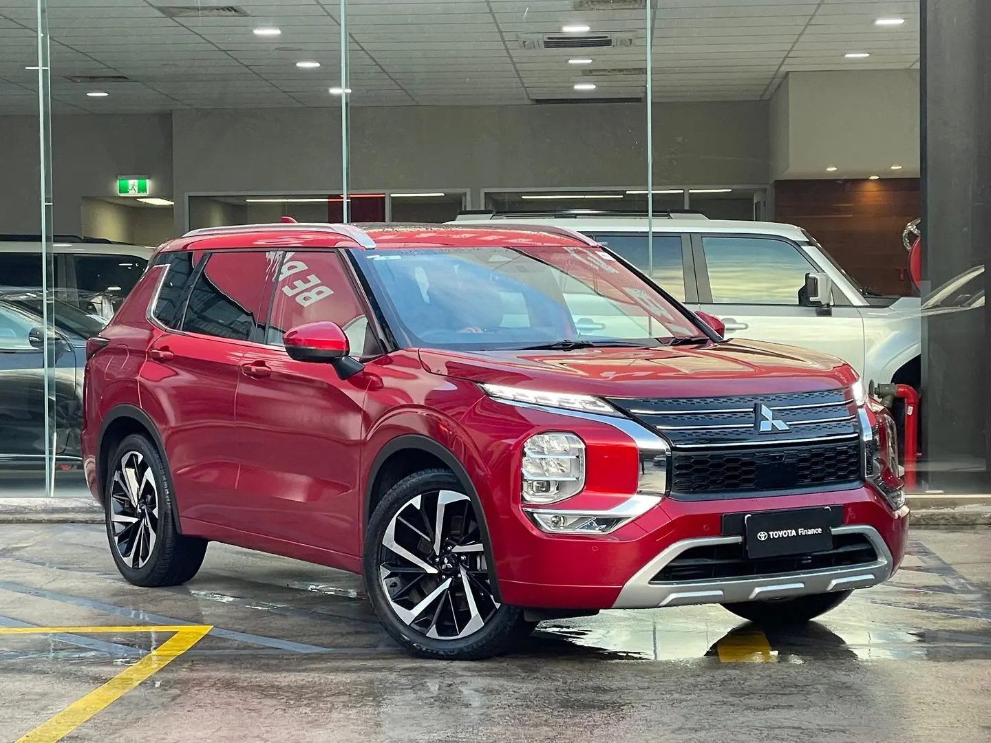 2022 Mitsubishi Outlander Gallery Image 1