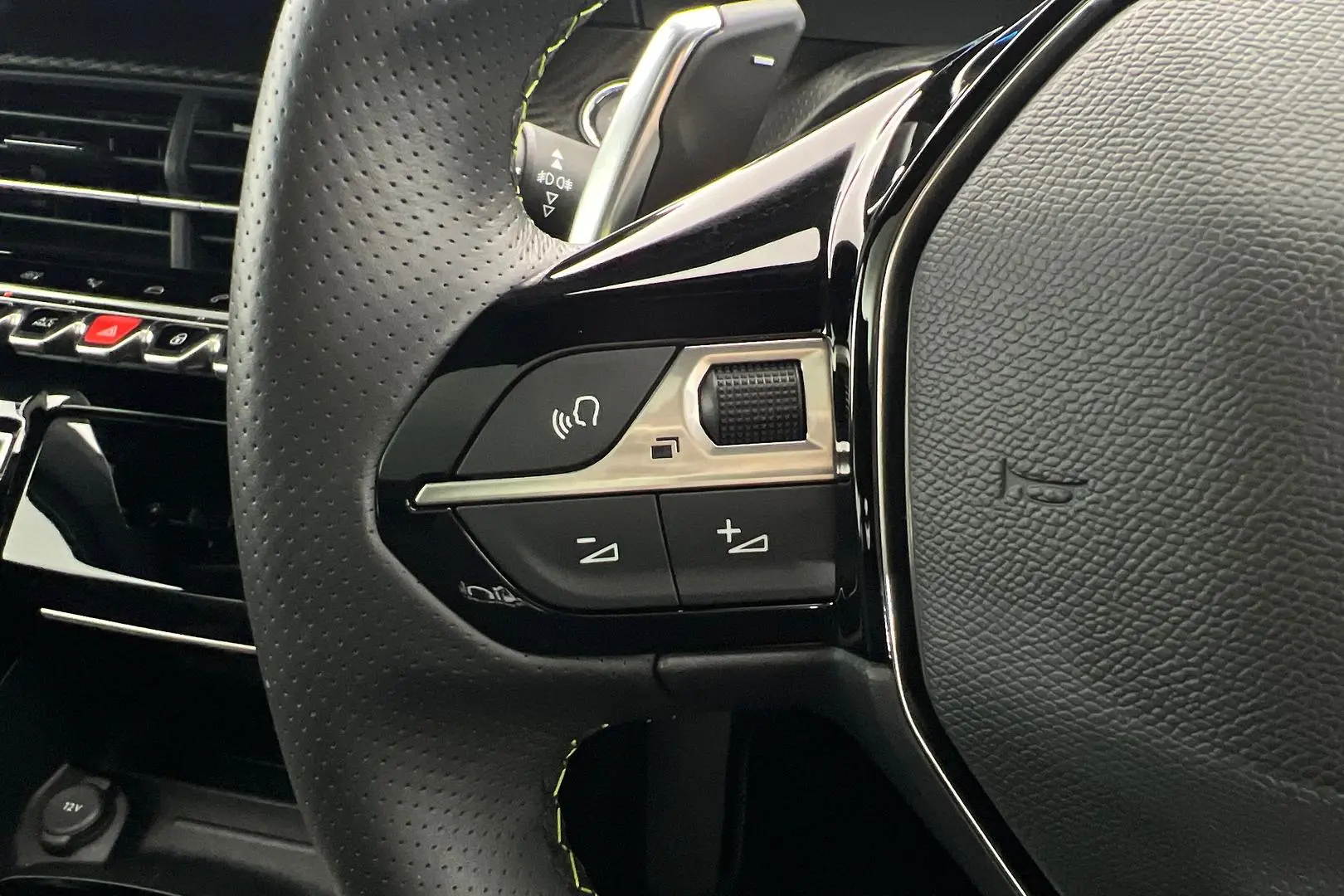 2022 Peugeot 2008 Gallery Image 16