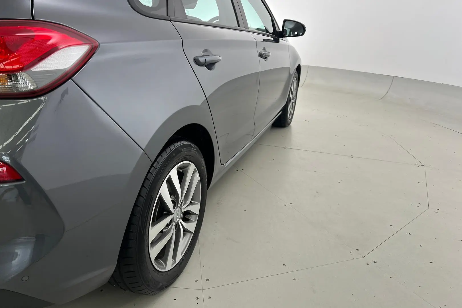 2019 Hyundai i30 Gallery Image 3