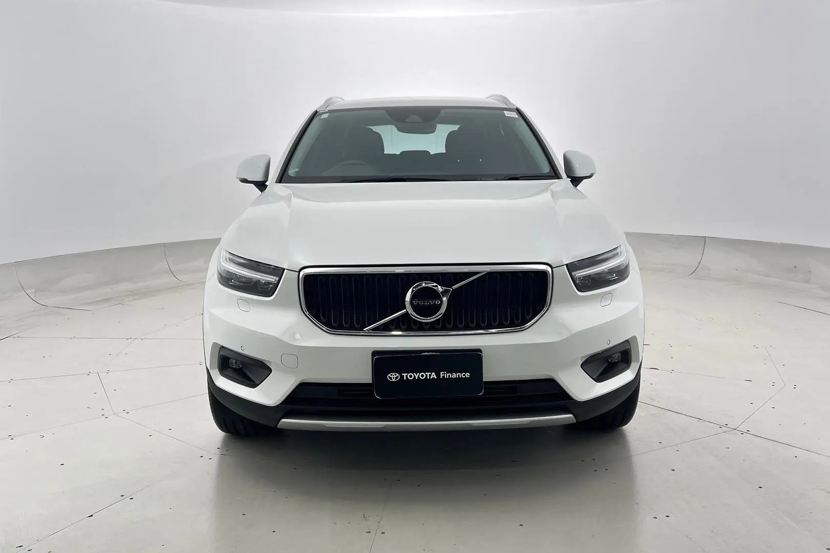2022 Volvo XC40 Gallery Image 6