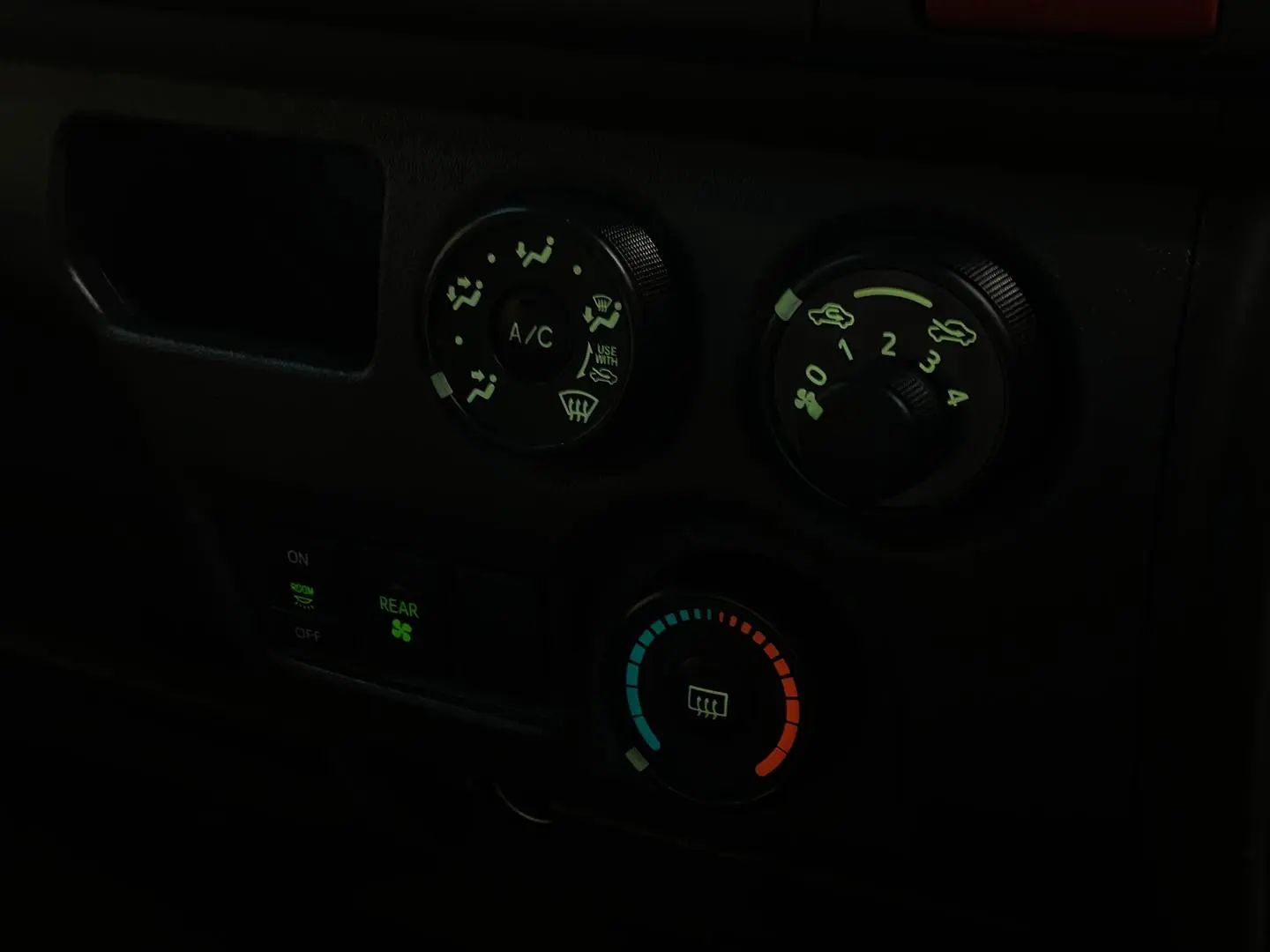 2018 Toyota Hiace Gallery Image 16