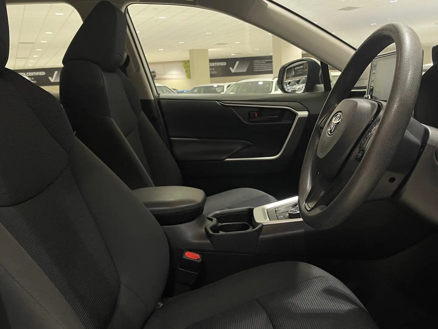 2022 Toyota RAV4 Gallery Image 12
