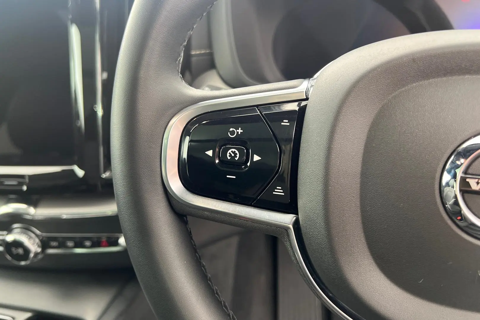 2021 Volvo XC60 Gallery Image 13